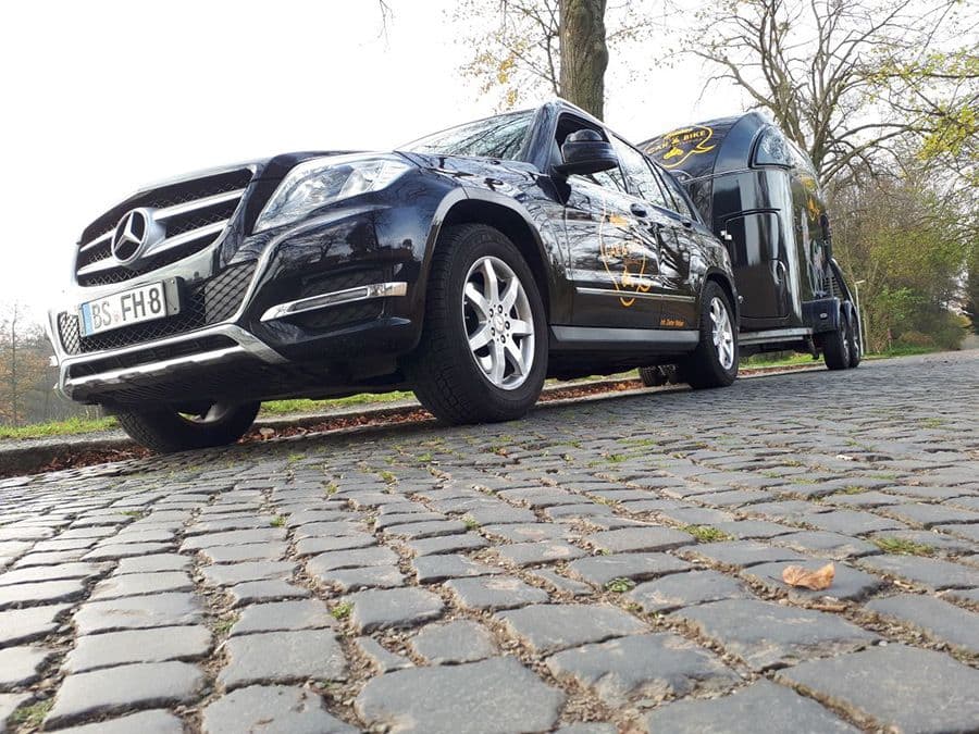 Auto mit Anhänger