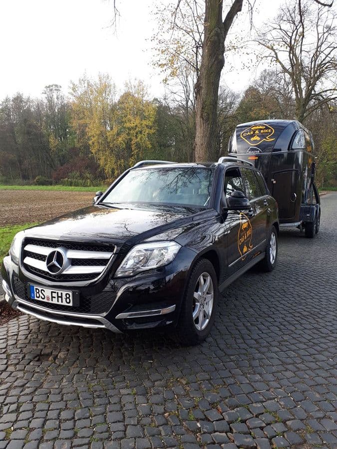 Auto mit Anhänger